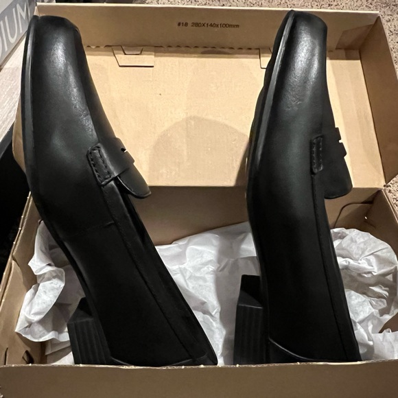 Brand new in box Clark’s loafer women size size 8W - Picture 3 of 3